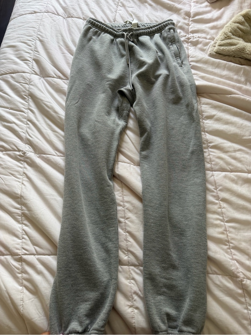 Alo women’s cuffed grey sweatpanfs